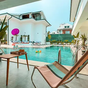 S-cape Otel